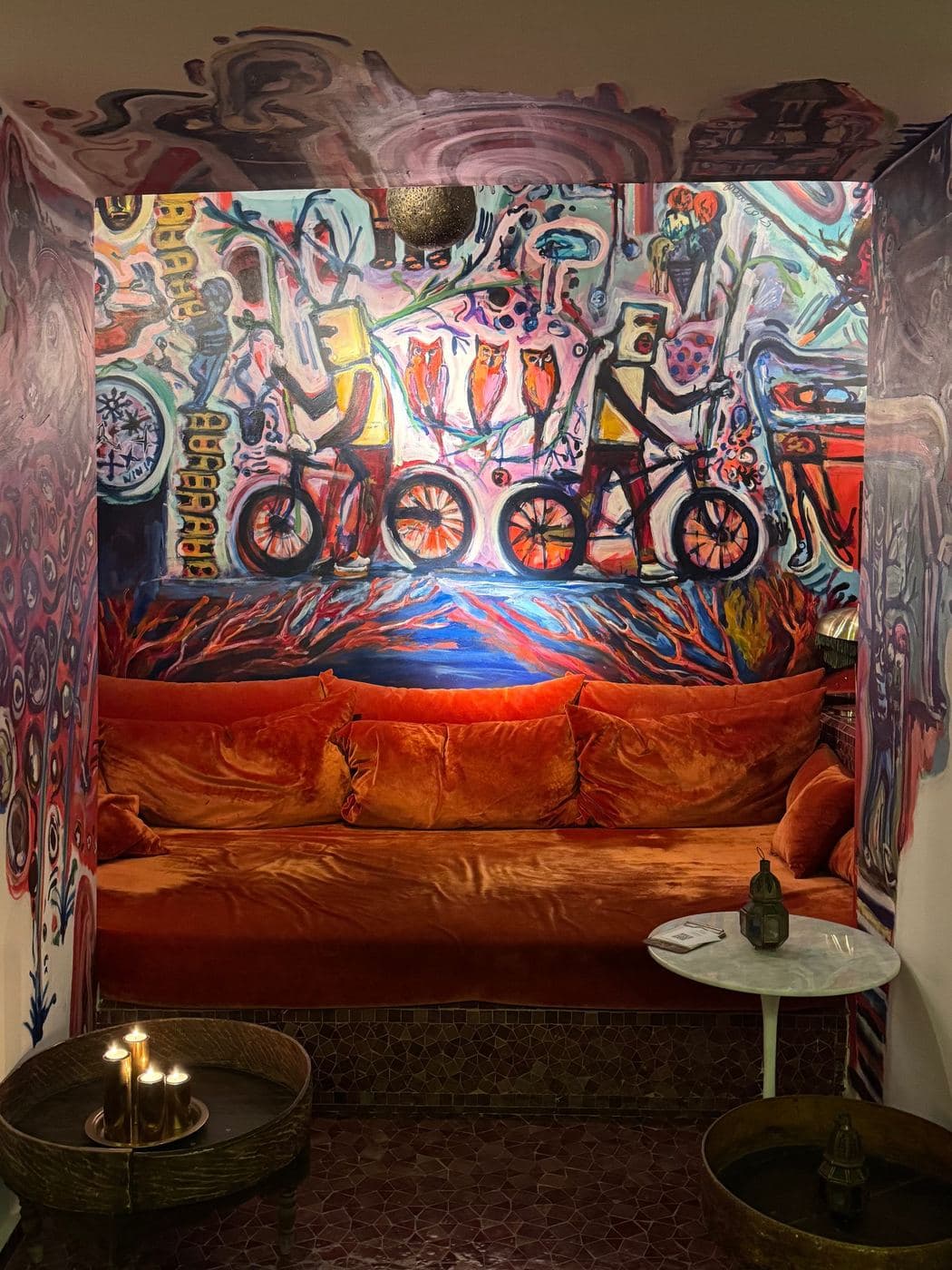 The painted lounge