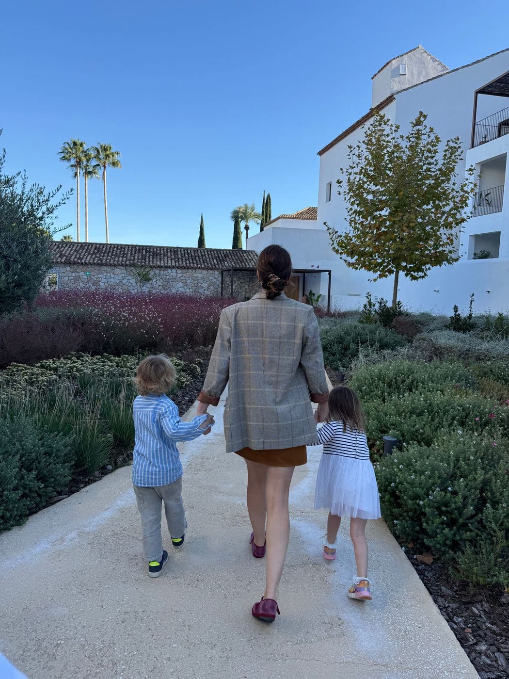 Yohanna and the kids walking up to La Zambra